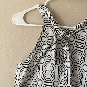 The Limited B&W Top w/ Tie Neck XS